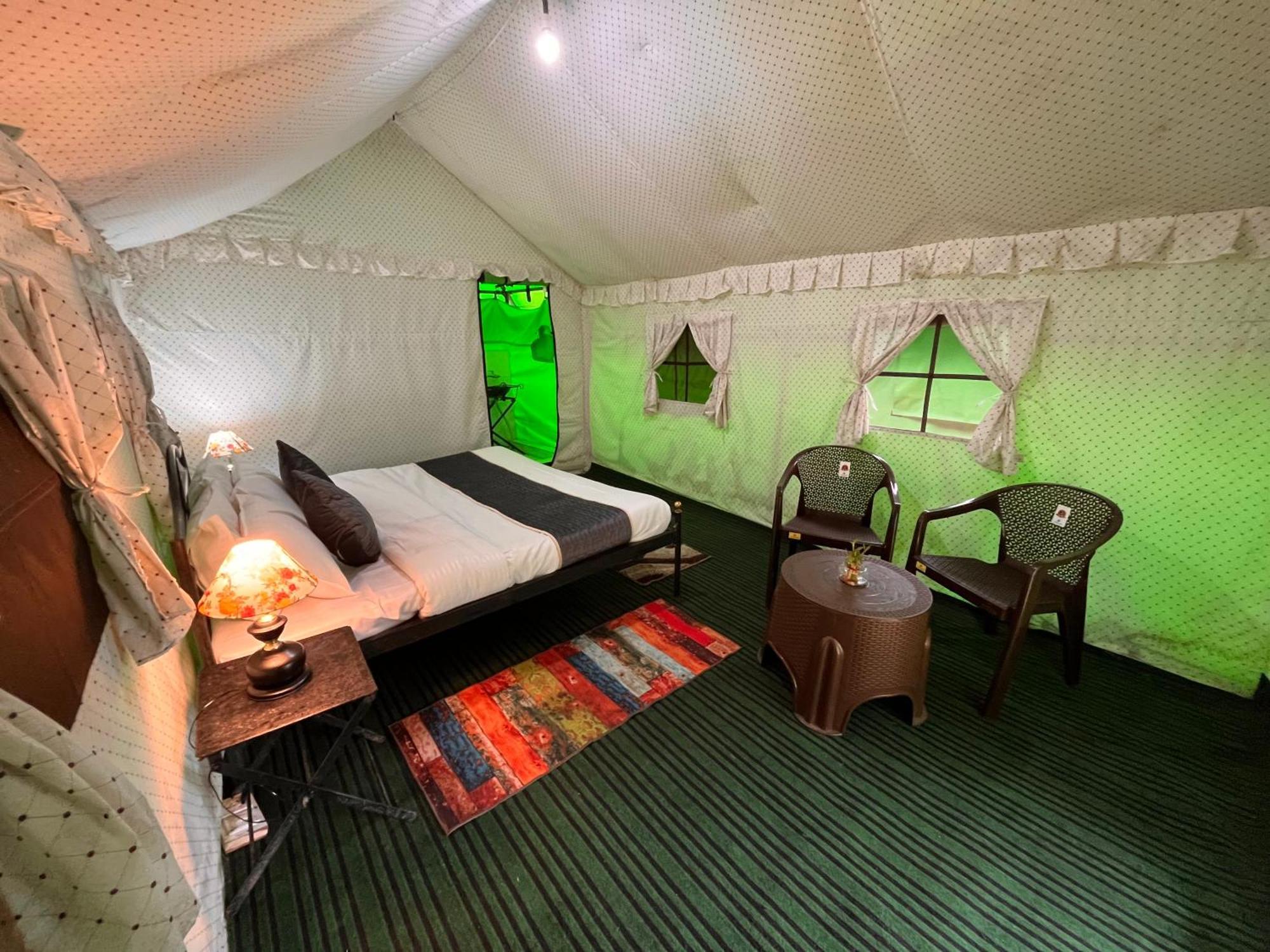 Himalayan Riverside Swiss Cottage Tents, Manali Eksteriør bilde